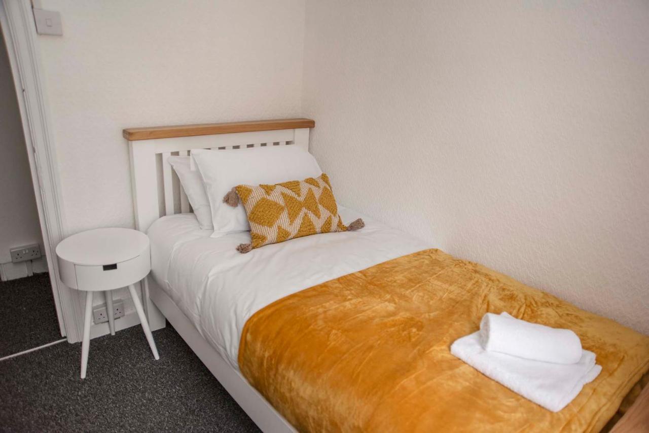 Вілла Six Bells Retreat Abertillery Екстер'єр фото